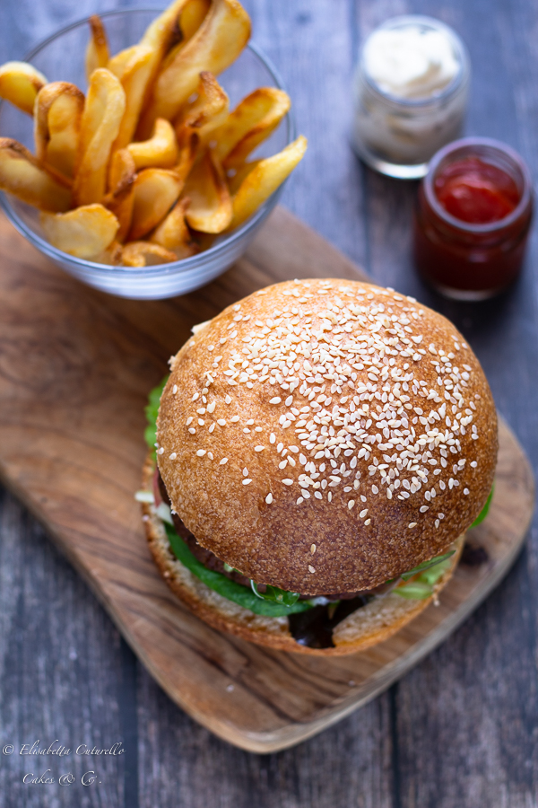 Panini per hamburger (Burger buns) con licoli