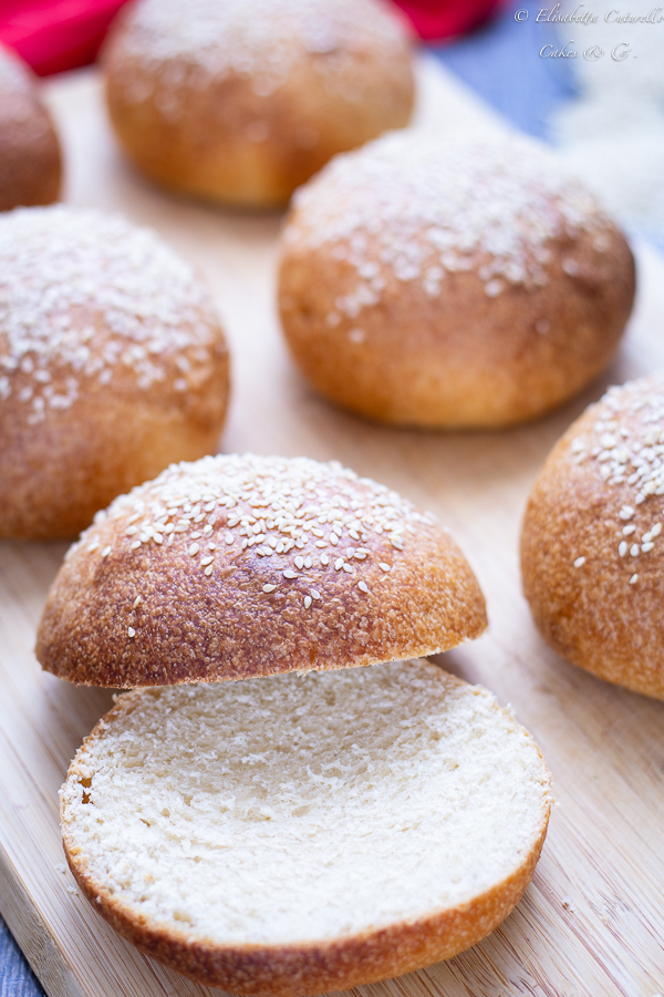 Panini per hamburger (Burger buns) con licoli