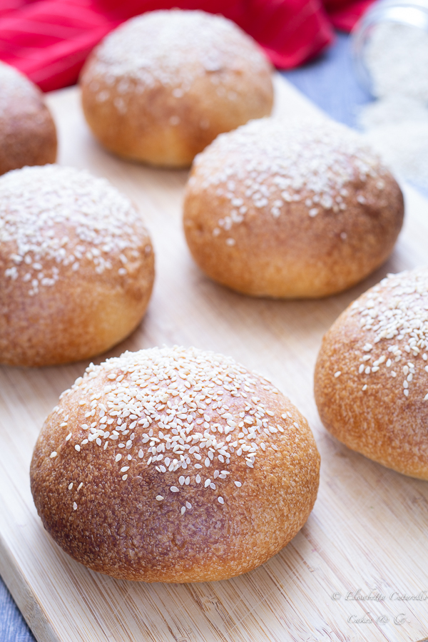 Panini per hamburger (Burger buns) con licoli
