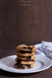 Cookies al cioccolato fondente i biscotti americani più famosi e più golosi.