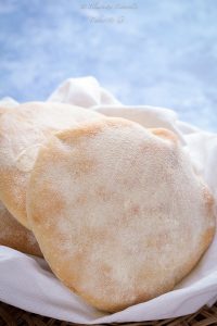 Pane arabo con esubero di pasta madre
