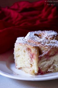 Torta delle rose alle fragole e cocco