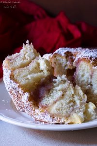Torta delle rose alle fragole e cocco