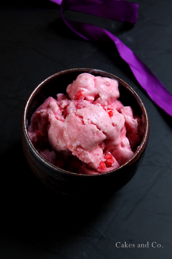 Gelato latte di cocco e lamponi