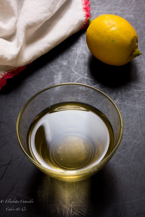 Torta-mimosa-limoncello-crema-diplomatica-bagna (1 di 1) La bagna al limoncello per la Torta mimosa al limoncello con crema diplomatica per la festa delle donne un grande classico della pasticceria italiana