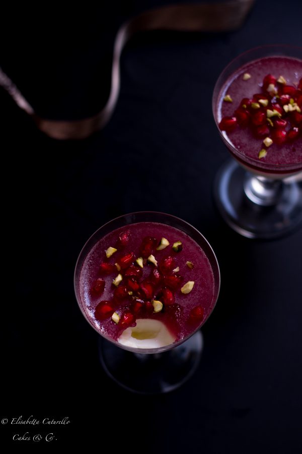 Panna Cotta Alla Melagrana Panna cotta alla melagrana dolce al cucchiaio goloso e originale