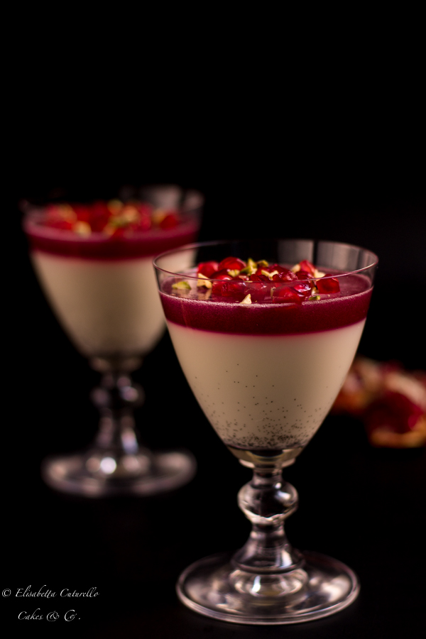 Panna Cotta Alla Melagrana Panna cotta alla melagrana dolce al cucchiaio goloso e originale