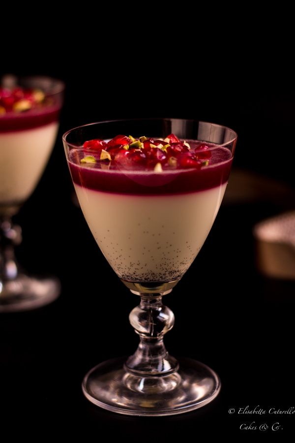 Panna Cotta Alla Melagrana Panna cotta alla melagrana dolce al cucchiaio goloso e originale