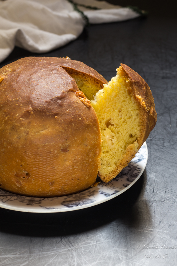 Torta di Pasqua al formaggio tipica torta salata della tradizione pasquale del centro Italia perfetta con salumi affettati e fave fresche