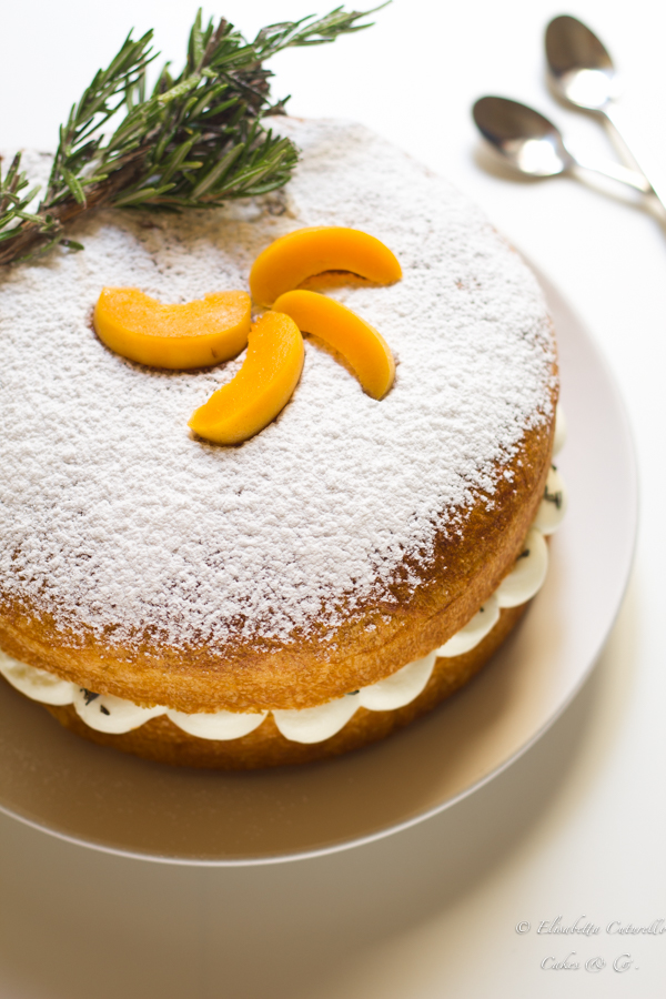 La torta brioche alle albicocche e rosmarino perfetta come golosa colazione o sfiziosa merenda