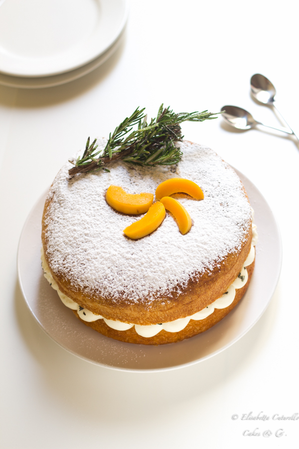 La torta brioche alle albicocche e rosmarino perfetta come golosa colazione o sfiziosa merenda