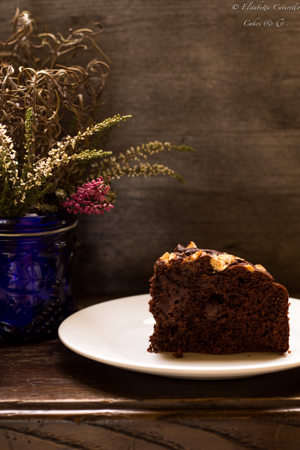 Torta al latte caldo cioccolato e nocciole