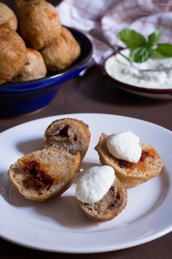Zeppole calabresi con cuore di 'nduja e acciughe e crema di burrata