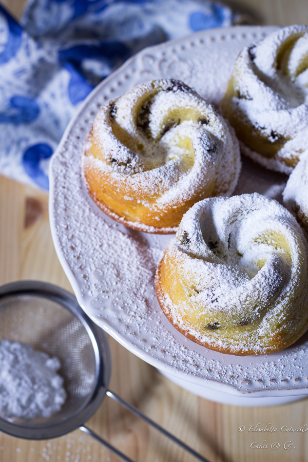 Ciambelline alla panna e frutti di bosco