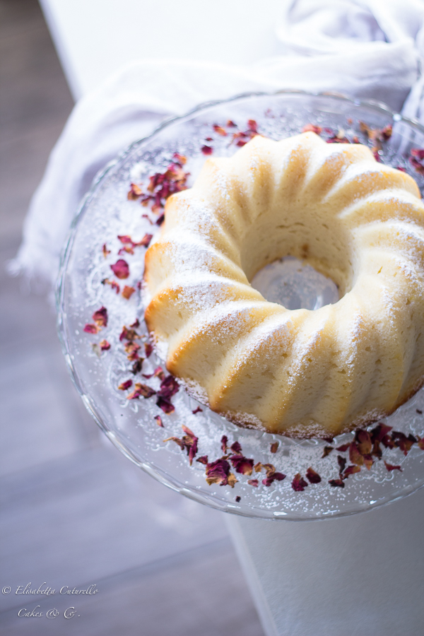Ciambella all'acqua limone e cioccolato bianco