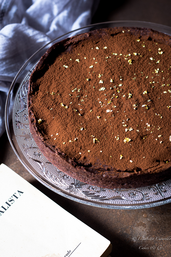 Crostata con frolla al cacao caramello salto e ganche al cioccolato fondente
