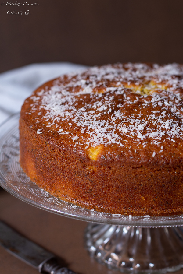 Torta alle pesche cocco e semi di papavero