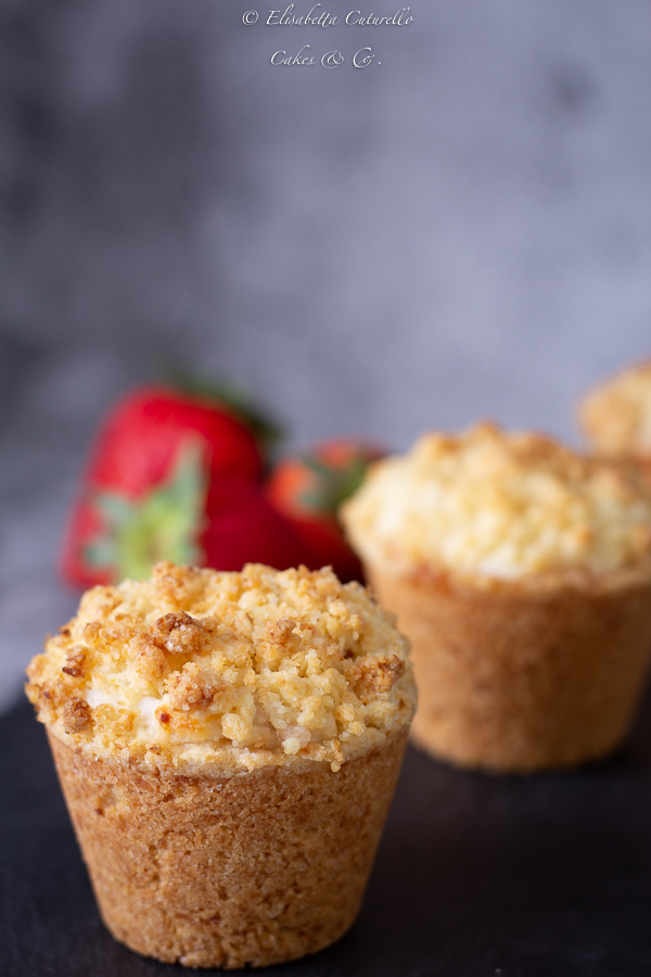 Mini sbriciolate fragole e ricotta con frolla al cocco