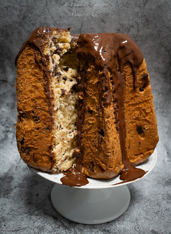 Pandoro con gocce di cioccolato