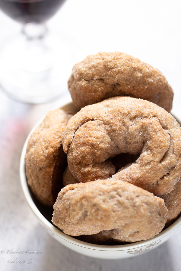 Ciambelline al vino rosso