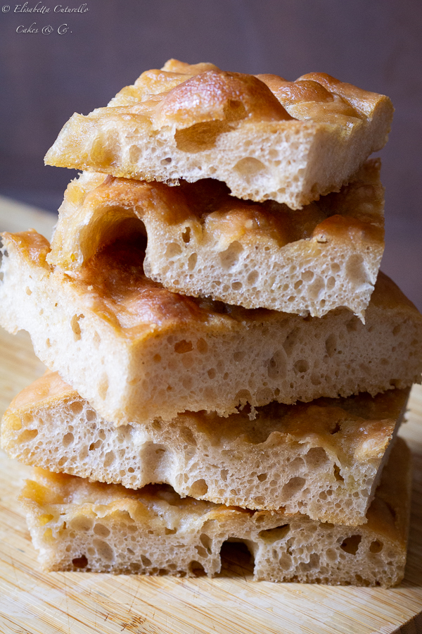 Focaccia con esubero di licoli alla semola