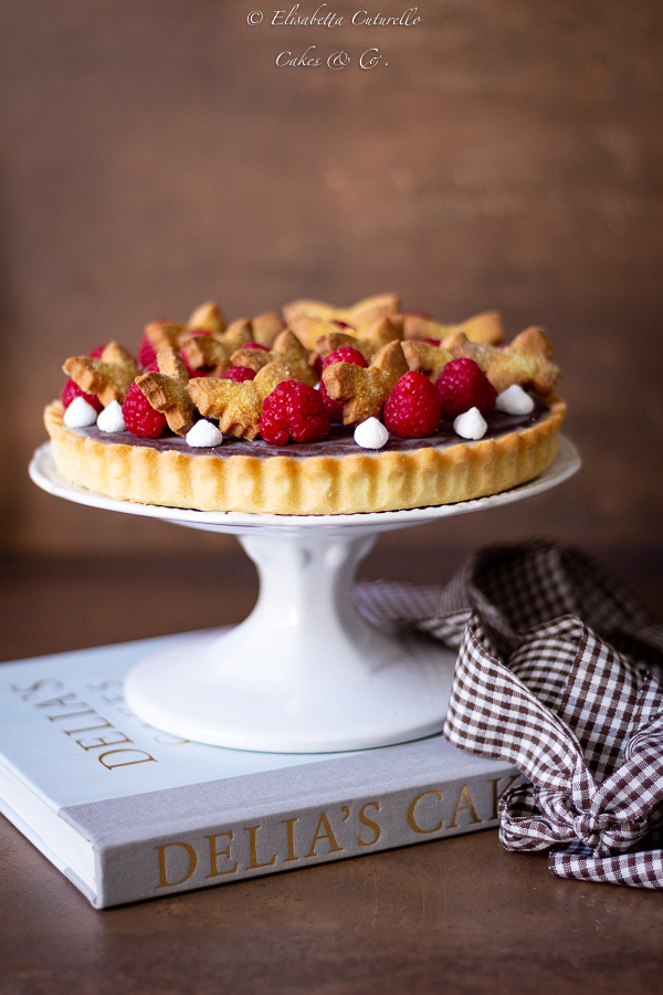 Crostata con confettura di mirtilli rossi e ganache al cioccolato fondente