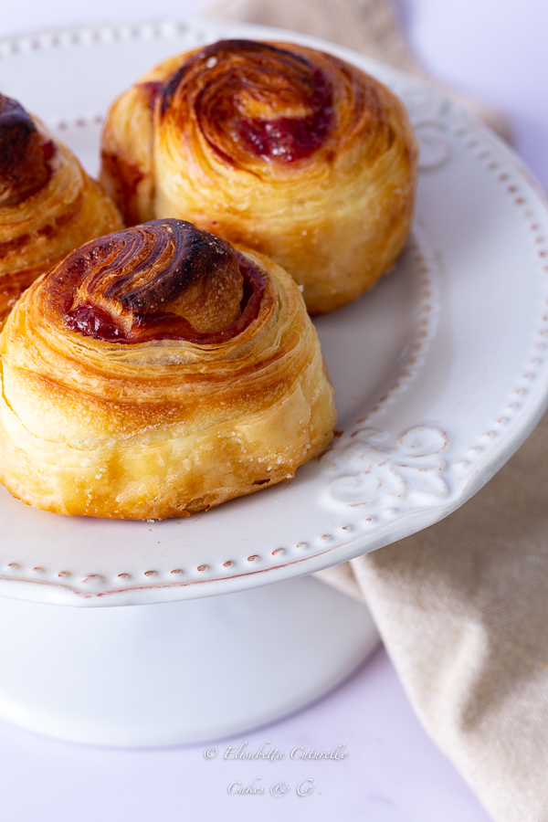 Chiocciole sfogliate alla confettura di mirtilli rossi
