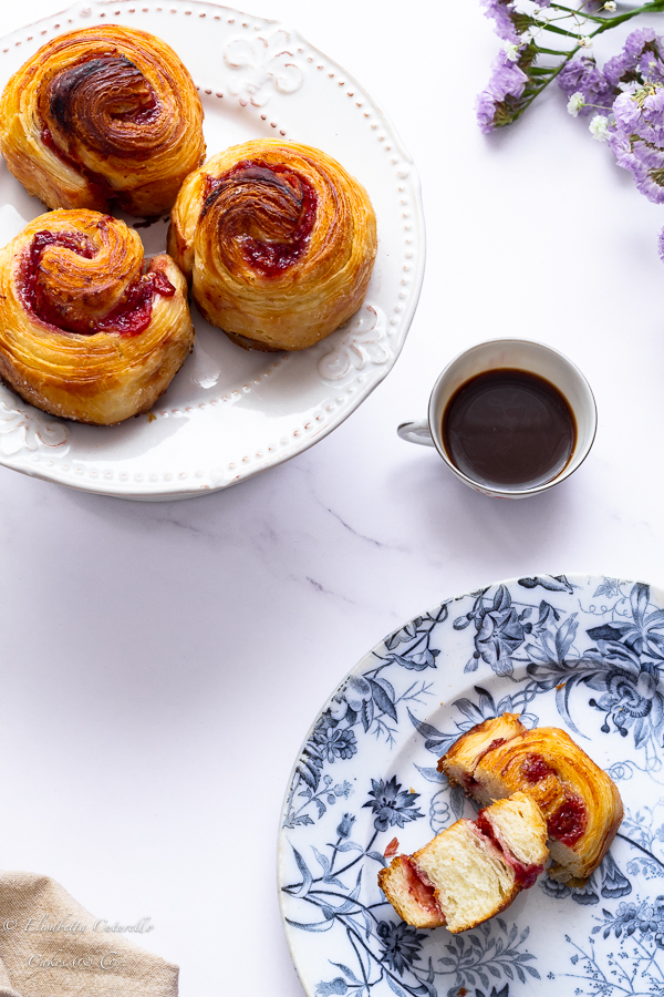 Chiocciole sfogliate alla confettura di mirtilli rossi