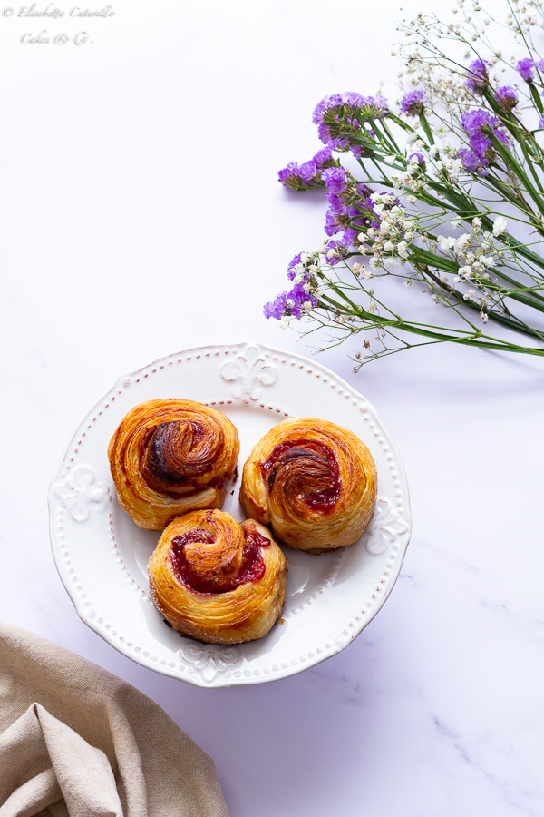 Chiocciole sfogliate alla confettura di mirtilli rossi