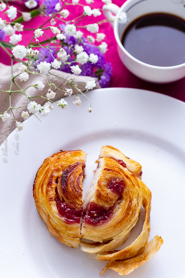 Chiocciole sfogliate alla confettura di mirtilli rossi