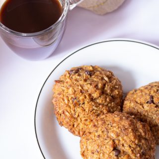 Biscotti morbidi al trebbie di malto d'orzo nocciole e gocce di cioccolato