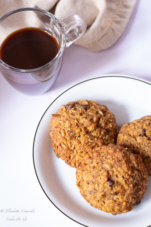 Biscotti morbidi al trebbie di malto d'orzo nocciole e gocce di cioccolato