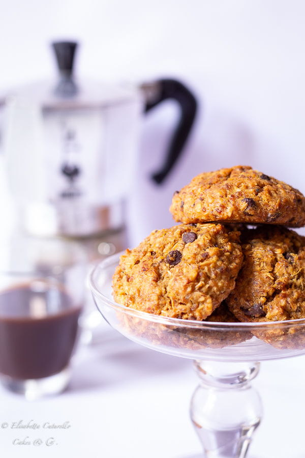 Biscotti morbidi al trebbie di malto d'orzo nocciole e gocce di cioccolato