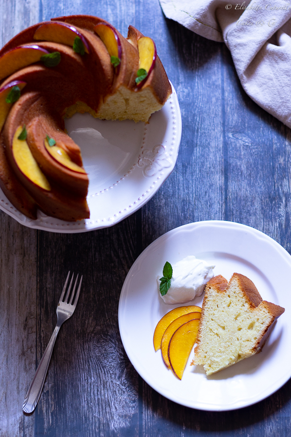 Ciambella allo spumante e pesche