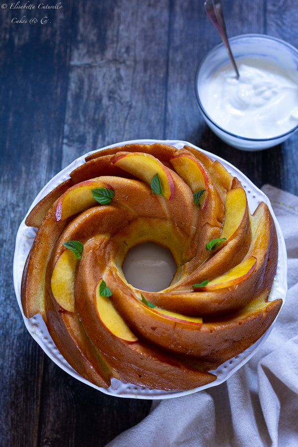 Ciambella allo spumante e pesche