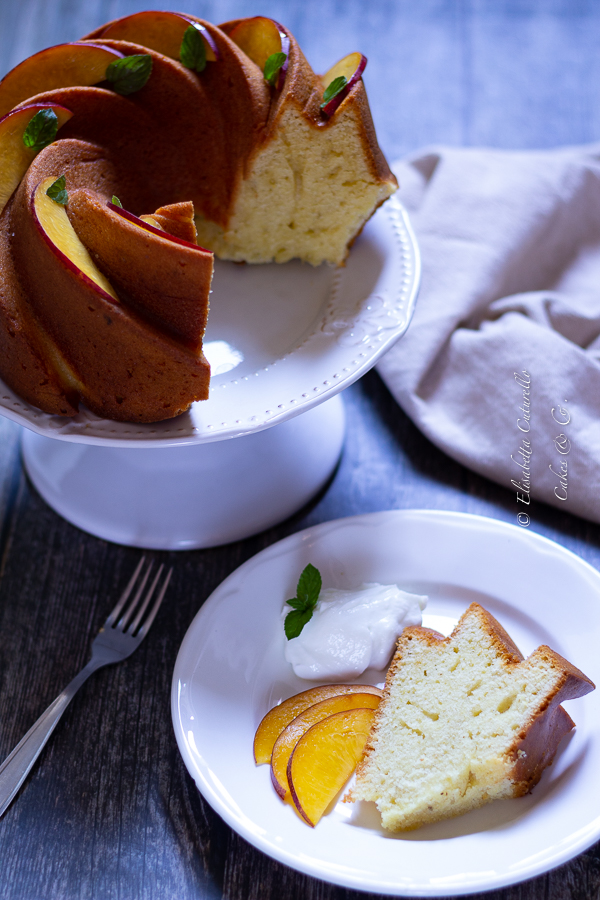 Ciambella allo spumante e pesche