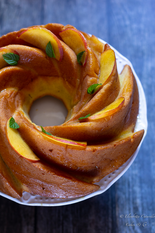 Ciambella allo spumante e pesche