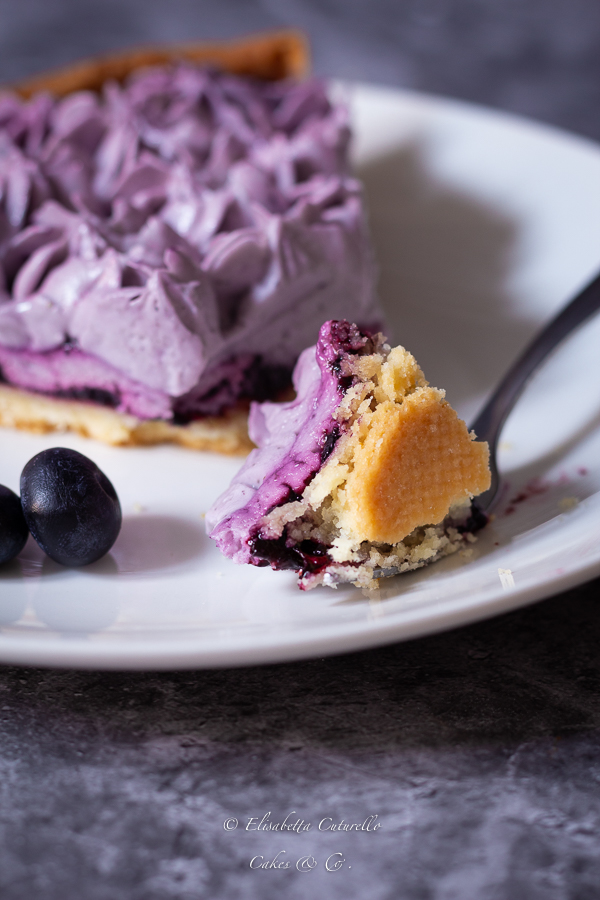 Crostata con confettura di mirtilli e ganache al cioccolato bianco