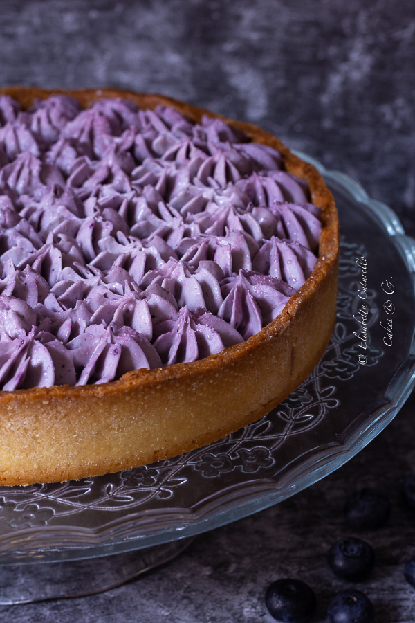 Crostata con confettura di mirtilli e ganache al cioccolato bianco