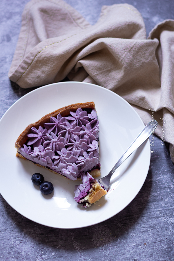 Crostata con confettura di mirtilli e ganache al cioccolato bianco