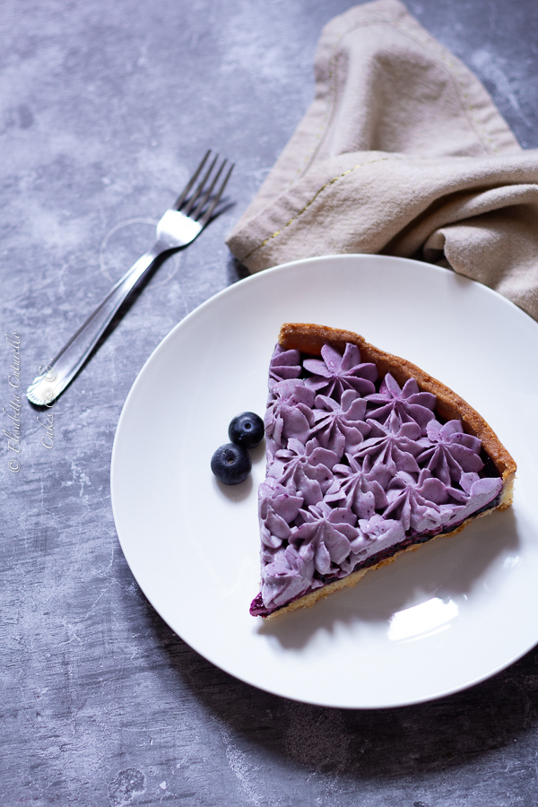 Crostata con confettura di mirtilli e ganache al cioccolato bianco