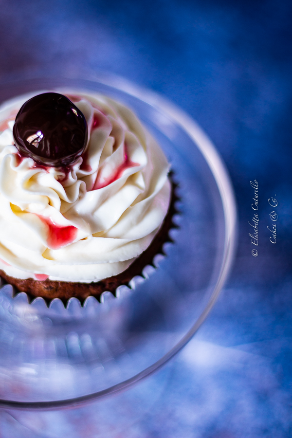 Cupcakes cacao e amarena con frosting al mascarpone