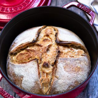 Pane senza impasto cotto in pentola
