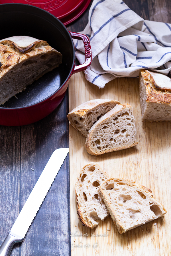 Pane senza impasto cotto in pentola