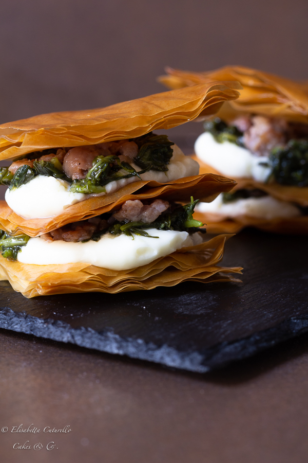 Pagode di pasta fillo agli agretti salsiccia e stracchino