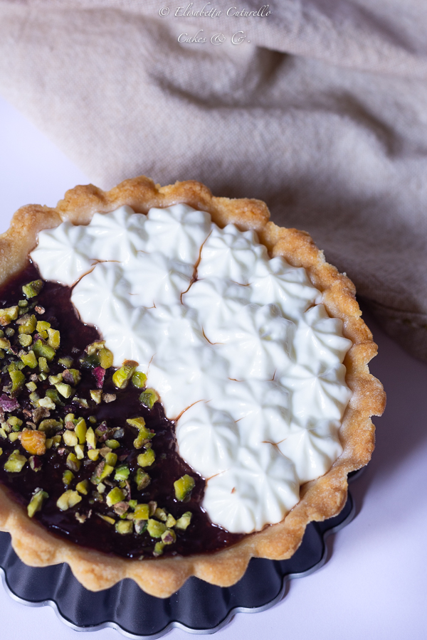 Crostatine composta di fragole e crema allo yogurt greco