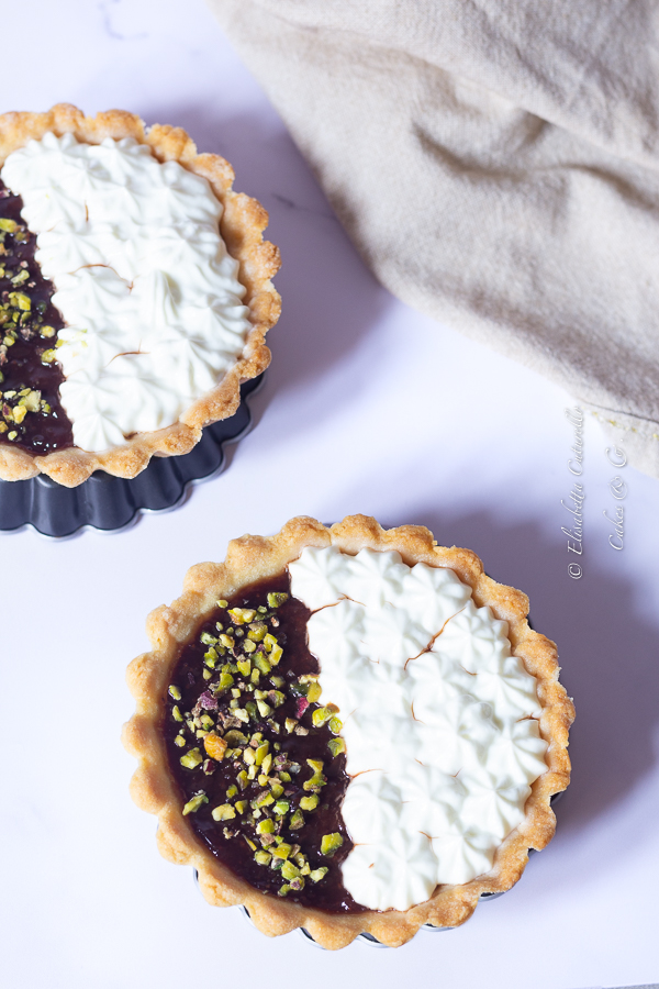 Crostatine composta di fragole e crema allo yogurt greco