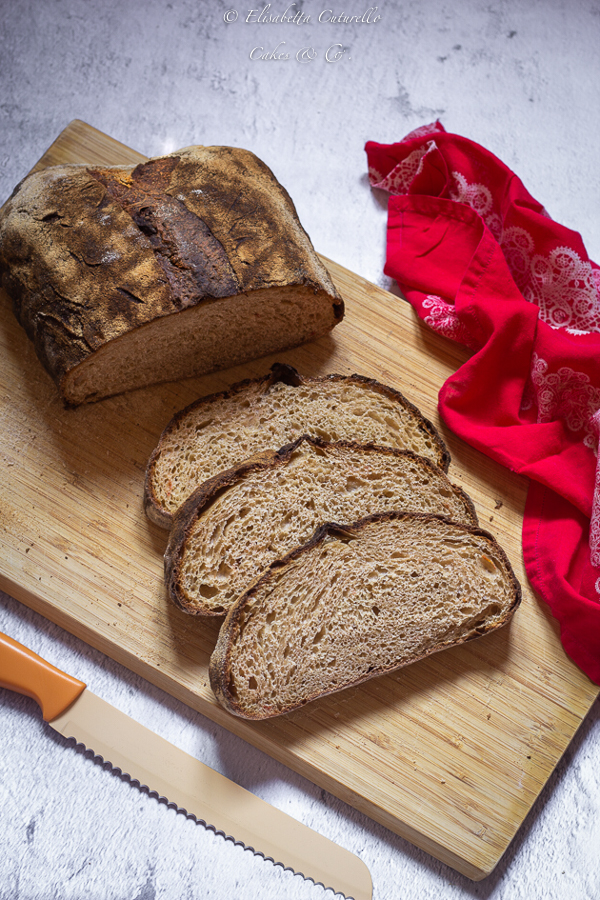 PANE AL POMODORO E POLVERE DI CAPPERI