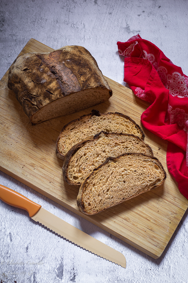 PANE AL POMODORO E POLVERE DI CAPPERI