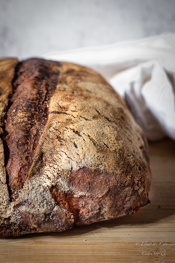 PANE AL POMODORO E POLVERE DI CAPPERI